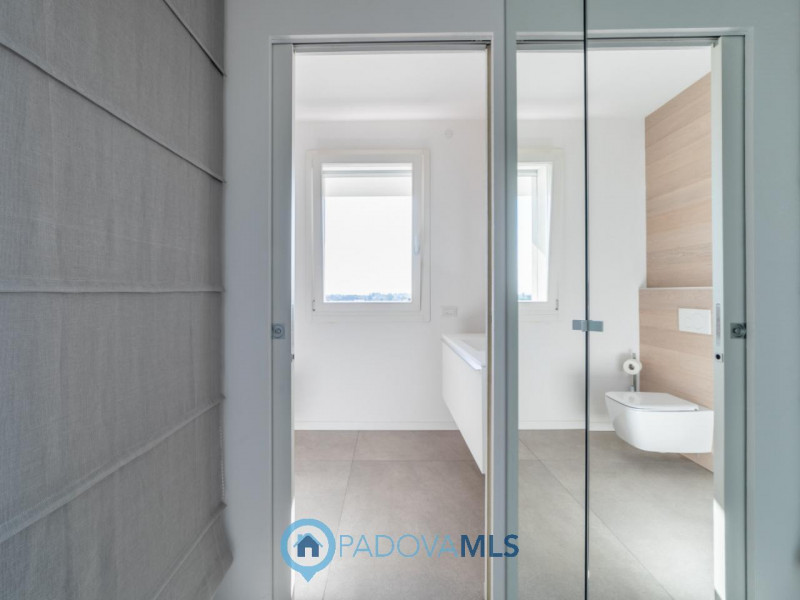 Immobile in esclusiva al Gruppo Padova MLS
VIGONZA Zona Perarolo. ATTICO recentissimo, come nuovo...