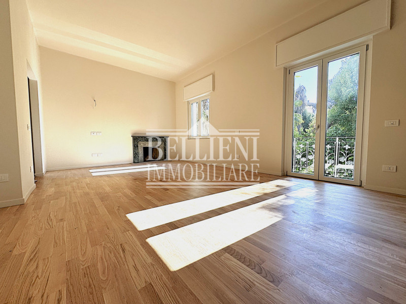 CENTRO STORICO: Introvabile appartamento tricamere finemente ristrutturato in contesto di poche u...