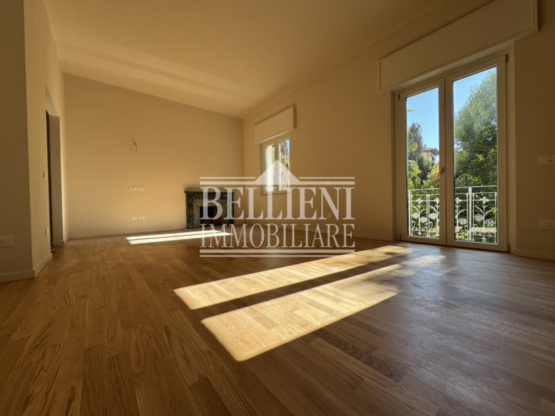 CENTRO STORICO: Introvabile appartamento tricamere finemente ristrutturato in contesto di poche u...