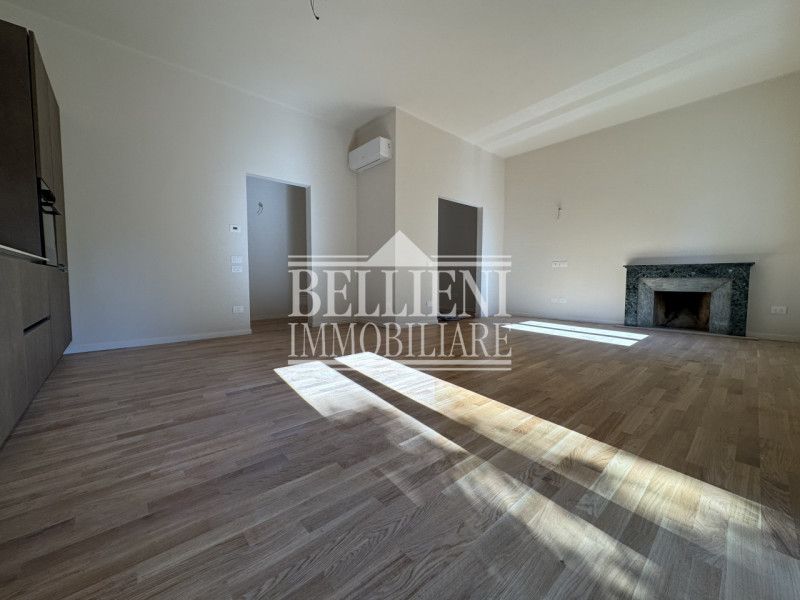 CENTRO STORICO: Introvabile appartamento tricamere finemente ristrutturato in contesto di poche u...