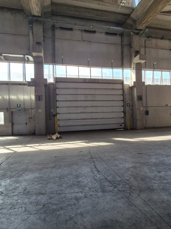 CAPANNONE INDUSTRIALE DI 15.900 MQ IN LOCAZIONE A VELO D'ASTICO (VI) - Rif. 8305
Proponiamo in lo...