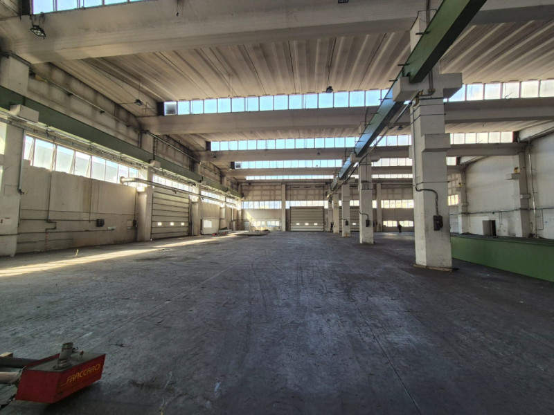 CAPANNONE INDUSTRIALE DI 15.900 MQ IN LOCAZIONE A VELO D'ASTICO (VI) - Rif. 8305
Proponiamo in lo...