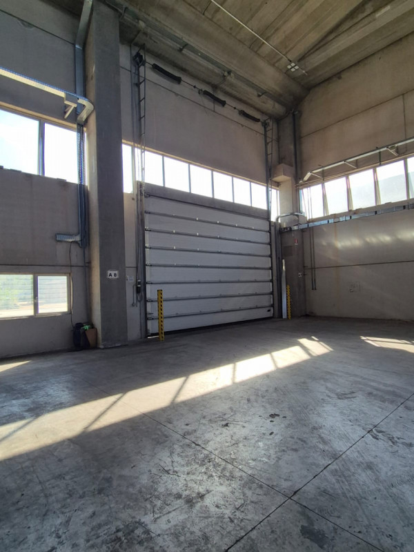 CAPANNONE INDUSTRIALE DI 15.900 MQ IN LOCAZIONE A VELO D'ASTICO (VI) - Rif. 8305
Proponiamo in lo...