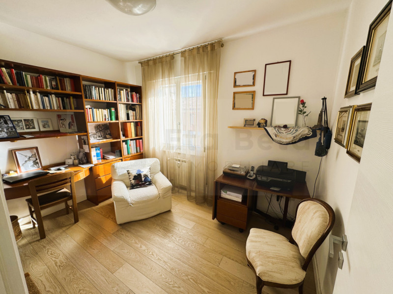 Ubicato in quartiere residenziale a Mestre, proponiamo in vendita un magnifico appartamento penta...