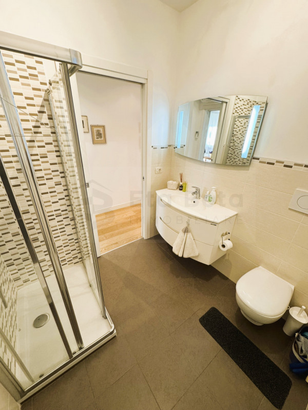 Ubicato in quartiere residenziale a Mestre, proponiamo in vendita un magnifico appartamento penta...