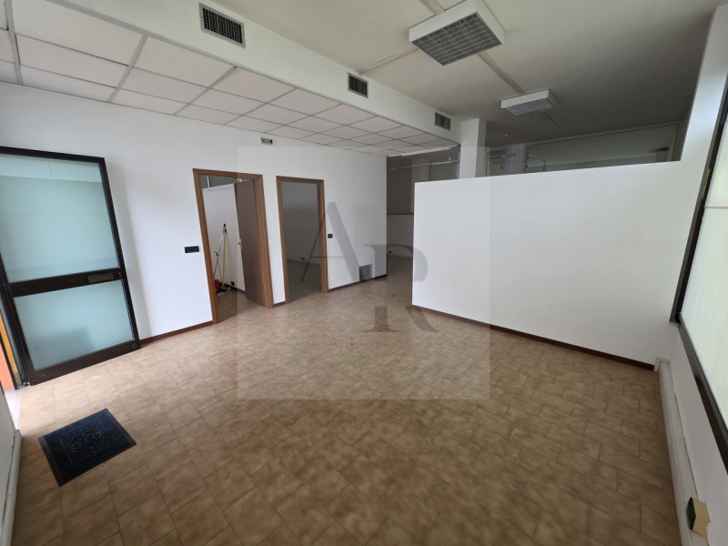 Stra - Loc. San Pietro: Proponiamo in locazione, in tranquilla zona residenziale a pochi passi da...