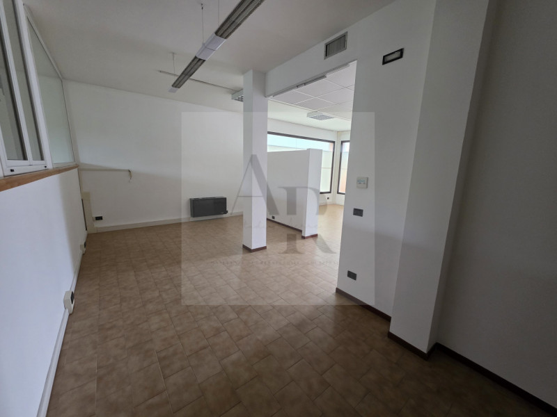 Stra - Loc. San Pietro: Proponiamo in locazione, in tranquilla zona residenziale a pochi passi da...