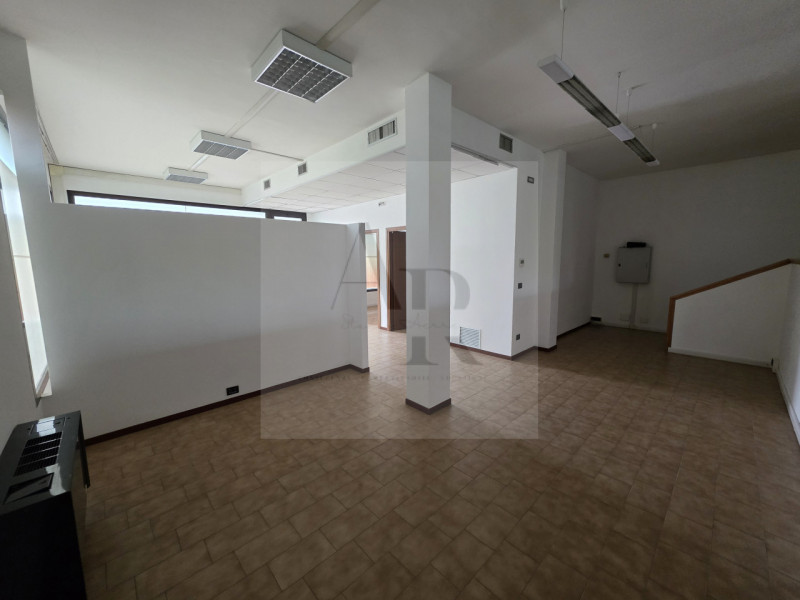 Stra - Loc. San Pietro: Proponiamo in locazione, in tranquilla zona residenziale a pochi passi da...