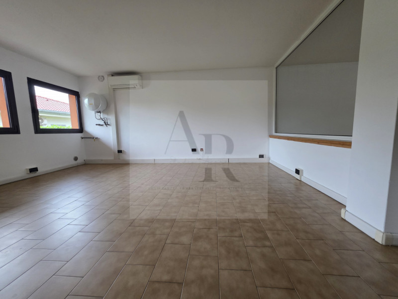 Stra - Loc. San Pietro: Proponiamo in locazione, in tranquilla zona residenziale a pochi passi da...