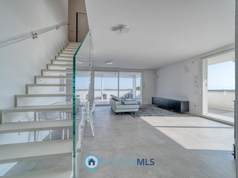 Immobile in esclusiva al Gruppo Padova MLS
VIGONZA Zona Perarolo. ATTICO recentissimo, come nuovo...