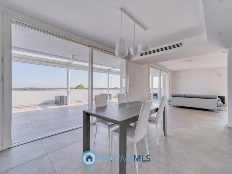 Immobile in esclusiva al Gruppo Padova MLS
VIGONZA Zona Perarolo. ATTICO recentissimo, come nuovo...