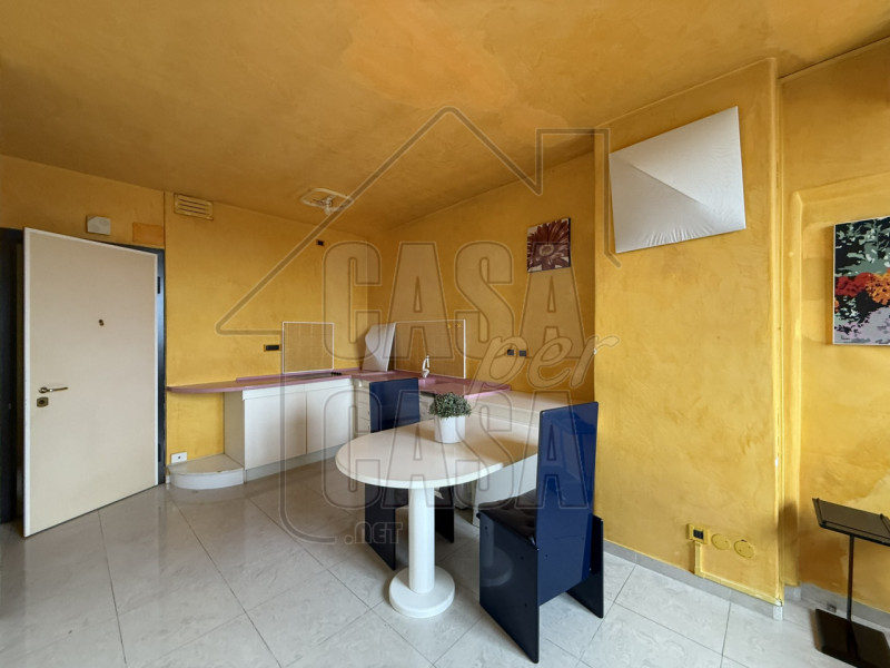 Scopri questo affascinante bilocale situato nel centro storico di Padova, una delle città più bel...