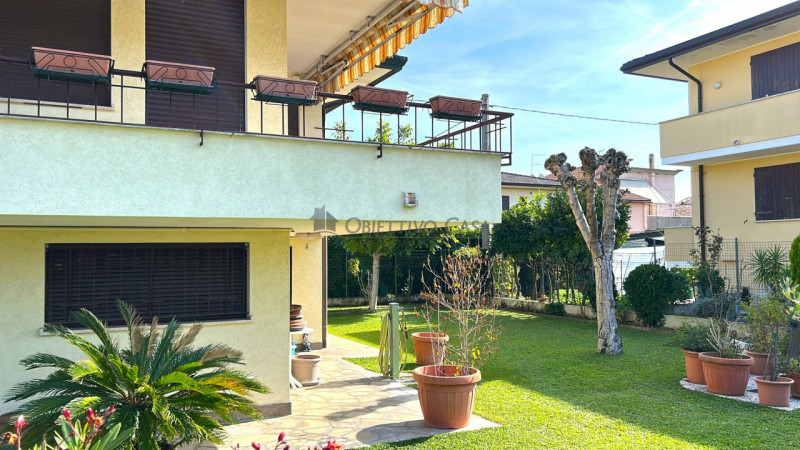 Rif. MT368 - Questa splendida casa singola su 2 livelli si trova in una delle zone più ambite di ...