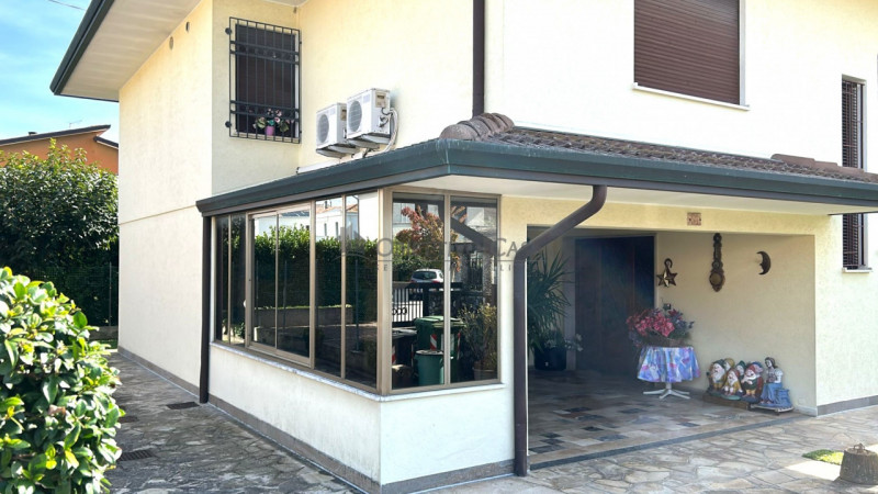 Rif. MT349 - Questa splendida casa singola su 2 livelli si trova in una delle zone più ambite di ...