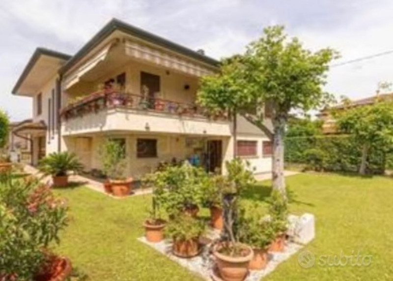 Rif. MT349 - Questa splendida casa singola su 2 livelli si trova in una delle zone più ambite di ...