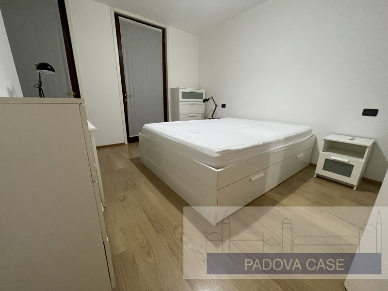 SOGGIORNO CON ANGOLO COTTURA, CAMERA MATRIMONIALE, CAMERA SINGOLA, ANTIBAGNO, BAGNO, POSTO AUTO 
...