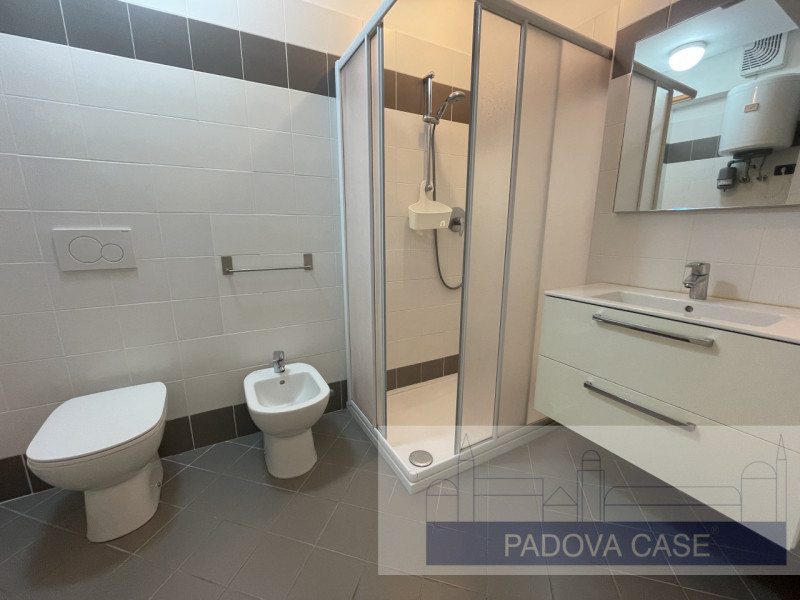 SOGGIORNO CON ANGOLO COTTURA, CAMERA MATRIMONIALE, CAMERA SINGOLA, ANTIBAGNO, BAGNO, POSTO AUTO 
...