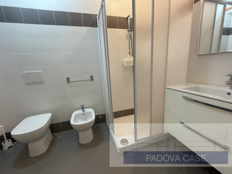 SOGGIORNO CON ANGOLO COTTURA, CAMERA MATRIMONIALE, CAMERA SINGOLA, ANTIBAGNO, BAGNO, POSTO AUTO 
...