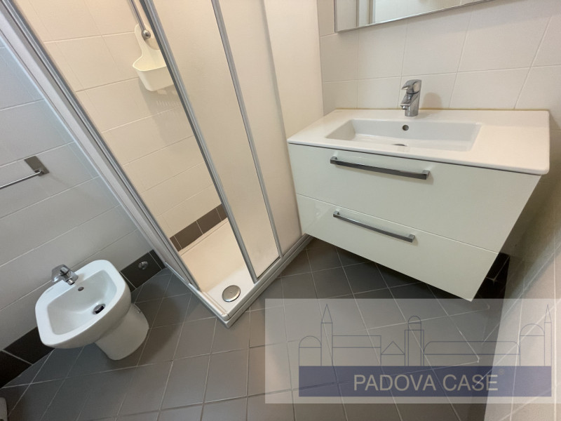 SOGGIORNO CON ANGOLO COTTURA, CAMERA MATRIMONIALE, CAMERA SINGOLA, ANTIBAGNO, BAGNO, POSTO AUTO 
...