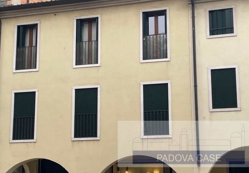 SOGGIORNO CON ANGOLO COTTURA, CAMERA MATRIMONIALE, CAMERA SINGOLA, ANTIBAGNO, BAGNO, POSTO AUTO 
...