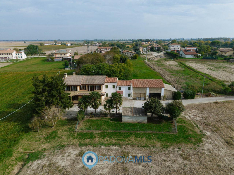 Immobile in esclusiva al Gruppo Padova MLS
Immersa nel verde ma comodamente vicina al centro del ...