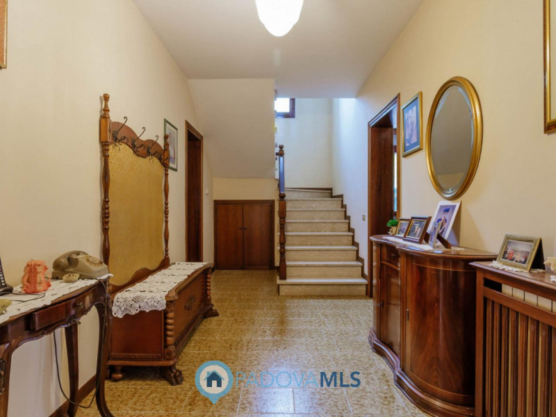 Immobile in esclusiva al Gruppo Padova MLS
Immersa nel verde ma comodamente vicina al centro del ...