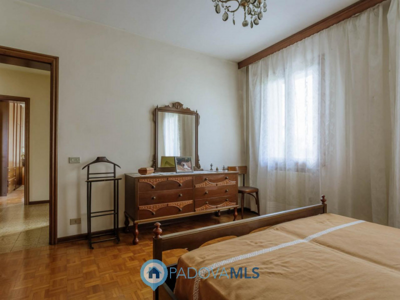 Immobile in esclusiva al Gruppo Padova MLS
Immersa nel verde ma comodamente vicina al centro del ...