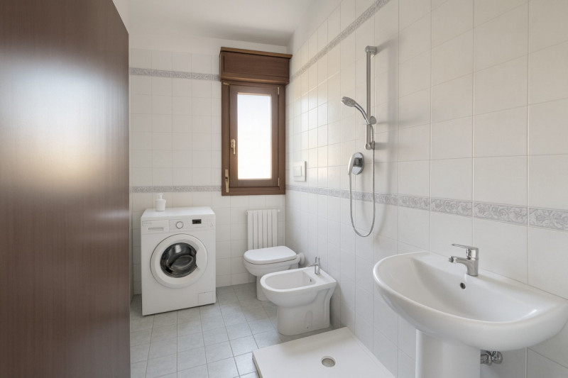 Scopri il tuo nuovo rifugio nel cuore di Camposampiero! Questo splendido appartamento di 60 mq è ...