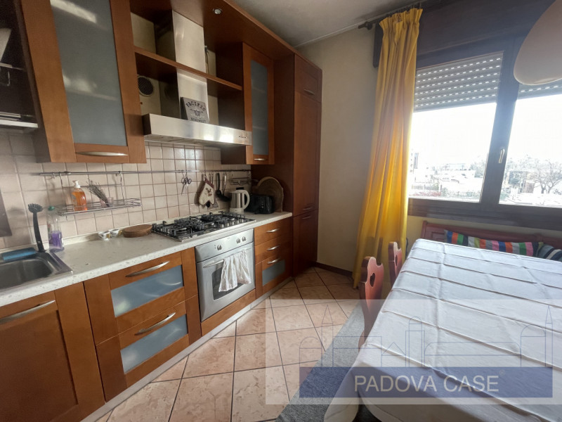 Attico su due livelli in zona Savonarola: vista, comfort e stile nel cuore di Padova

In una dell...