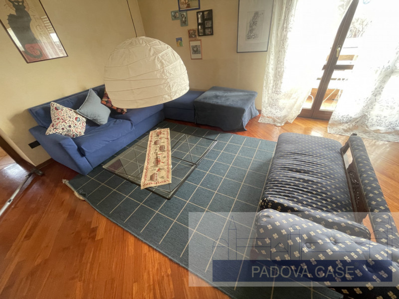 Attico su due livelli in zona Savonarola: vista, comfort e stile nel cuore di Padova

In una dell...