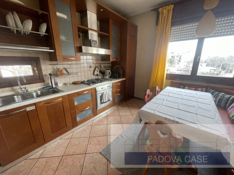 Attico su due livelli in zona Savonarola: vista, comfort e stile nel cuore di Padova

In una dell...