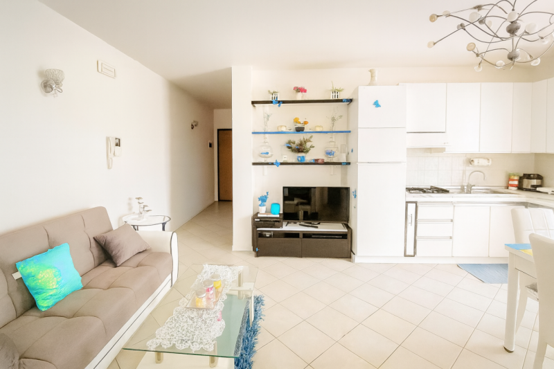 Proponiamo in esclusiva un raffinato appartamento in vendita nella tranquilla zona del comune di ...