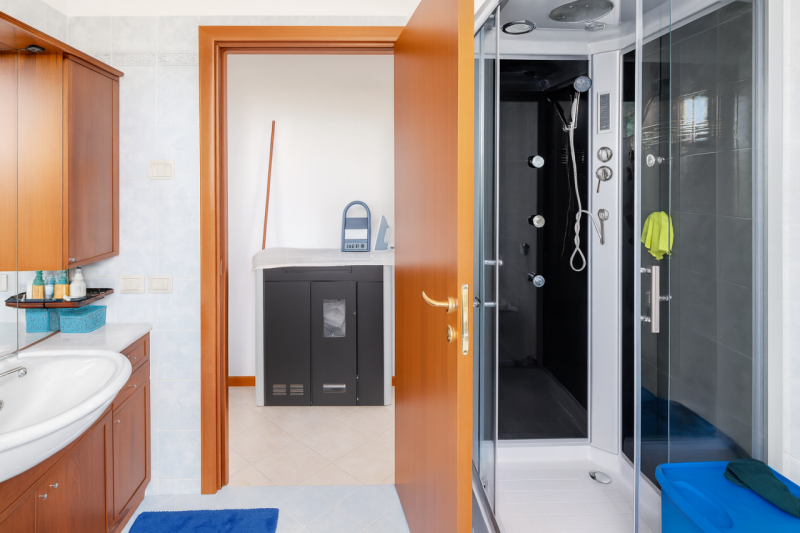 Proponiamo in esclusiva un raffinato appartamento in vendita nella tranquilla zona del comune di ...