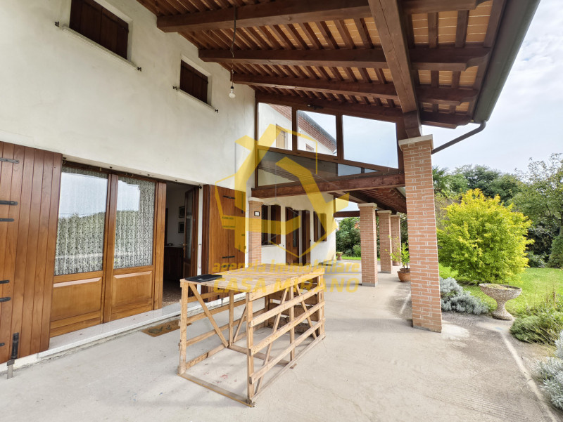 S.MARIA di SALA ELEGANTE VILLA con ANNESSO e AMPIO GIARDINO PRIVATO