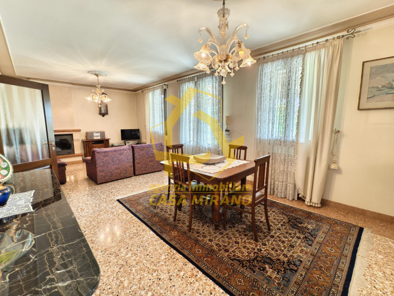 S.MARIA di SALA ELEGANTE VILLA con ANNESSO e AMPIO GIARDINO PRIVATO