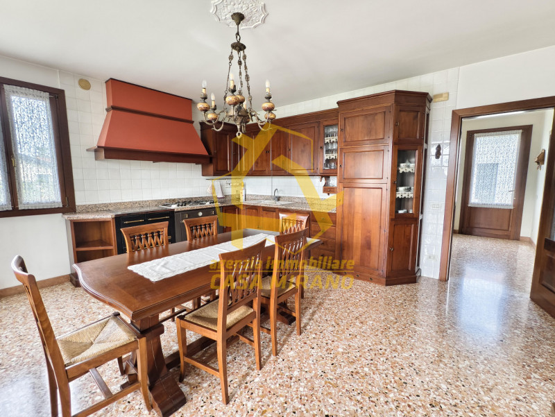 S.MARIA di SALA ELEGANTE VILLA con ANNESSO e AMPIO GIARDINO PRIVATO