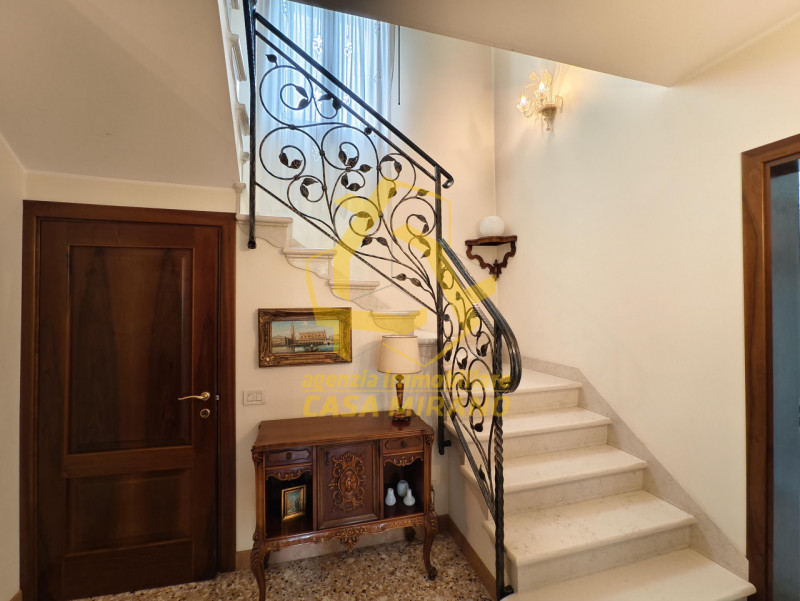 S.MARIA di SALA ELEGANTE VILLA con ANNESSO e AMPIO GIARDINO PRIVATO