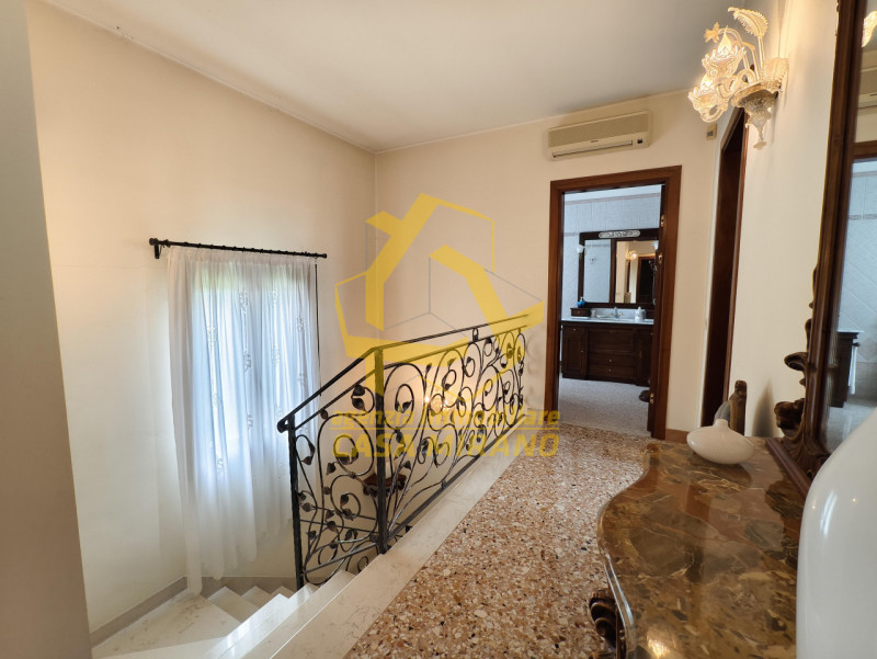 S.MARIA di SALA ELEGANTE VILLA con ANNESSO e AMPIO GIARDINO PRIVATO