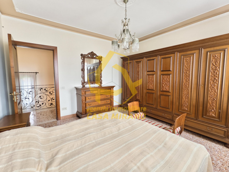 S.MARIA di SALA ELEGANTE VILLA con ANNESSO e AMPIO GIARDINO PRIVATO