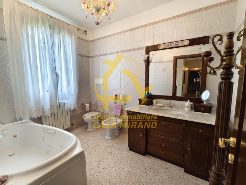 S.MARIA di SALA ELEGANTE VILLA con ANNESSO e AMPIO GIARDINO PRIVATO