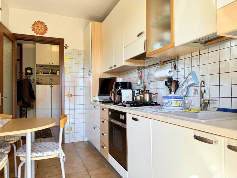 MESTRINO: proponiamo appartamento bicamere in condominio di 8 unità, comodo al centro paese. E' s...