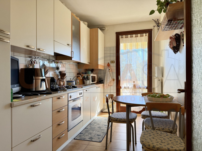 MESTRINO: proponiamo appartamento bicamere in condominio di 8 unità, comodo al centro paese. E' s...