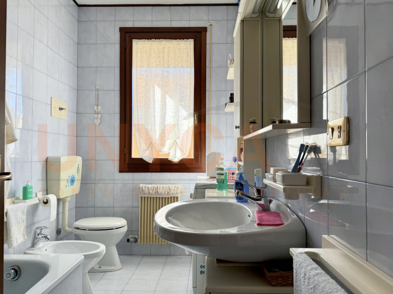 MESTRINO: proponiamo appartamento bicamere in condominio di 8 unità, comodo al centro paese. E' s...