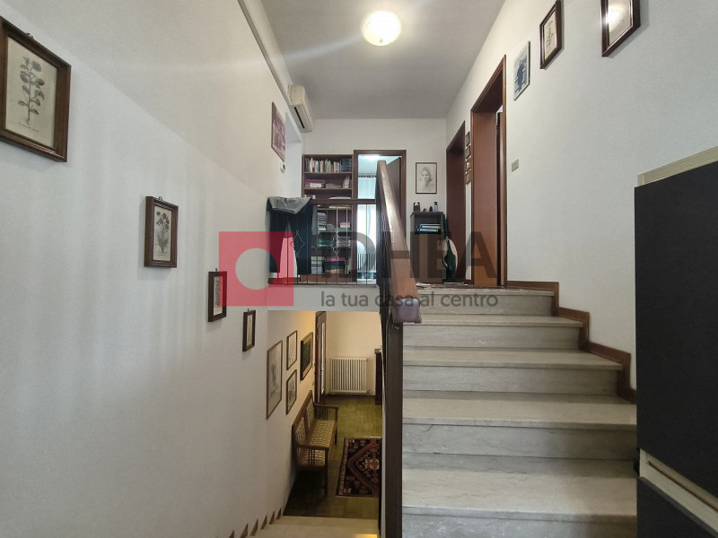 PREGANZIOL. FRESCADA

Inserito in piacevole contesto residenziale, nel cuore di Frescada, proponi...