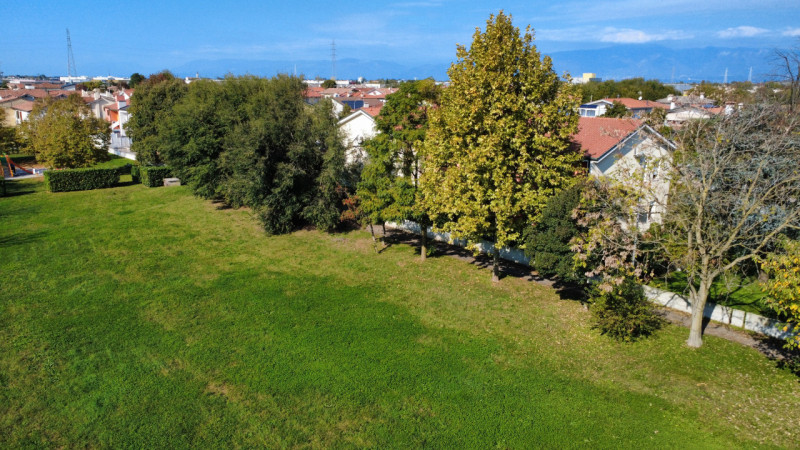 Proponiamo in vendita un grazioso appartamento bilocale di 37 mq situato nella tranquilla e ricer...