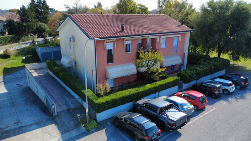 Proponiamo in vendita un grazioso appartamento bilocale di 37 mq situato nella tranquilla e ricer...