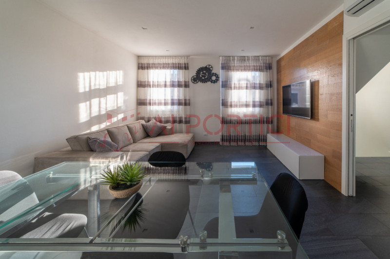 PIOVE DI SACCO Centro Storico - Elegante APPARTAMENTO situato nel cuore del Centro Storico che co...