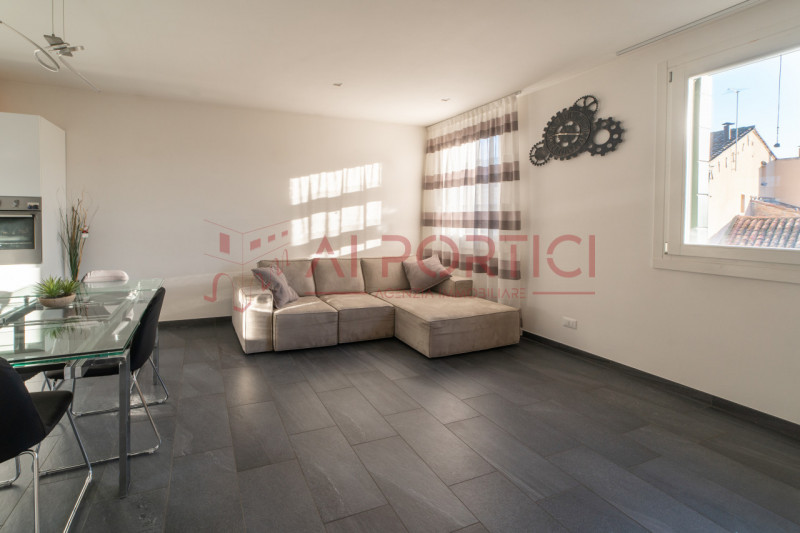 PIOVE DI SACCO Centro Storico - Elegante APPARTAMENTO situato nel cuore del Centro Storico che co...