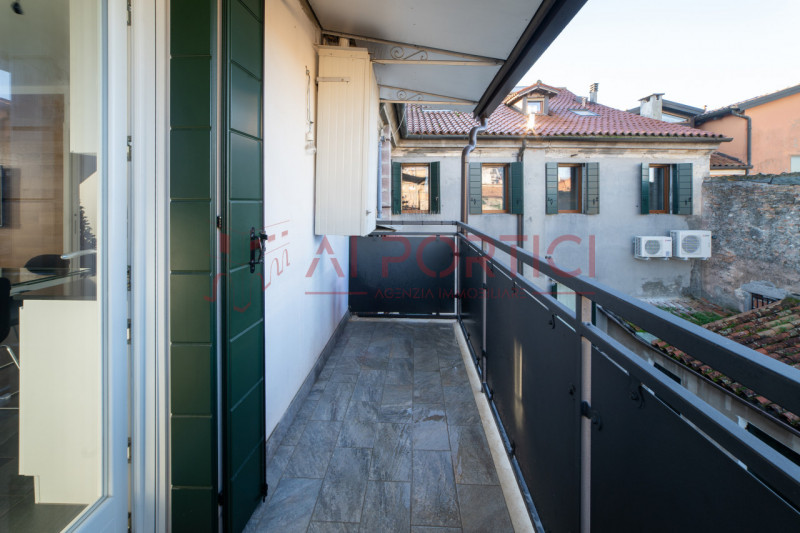 PIOVE DI SACCO Centro Storico - Elegante APPARTAMENTO situato nel cuore del Centro Storico che co...