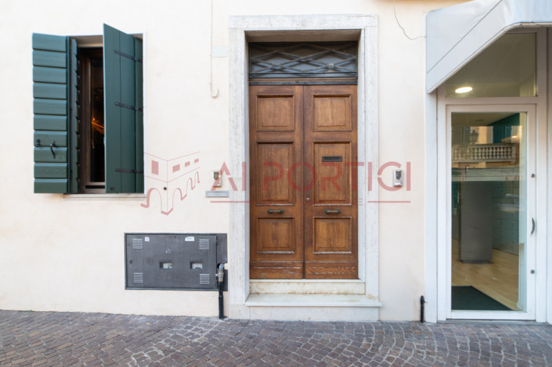 PIOVE DI SACCO Centro Storico - Elegante APPARTAMENTO situato nel cuore del Centro Storico che co...